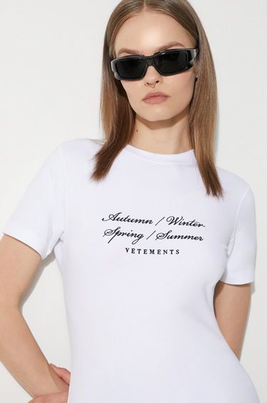 Тениска VETEMENTS VETEMENTS 4 Seasons Embroidered Logo Fitted T-Shirt Бяло | WE64TR620W, 0