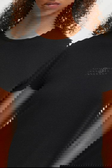 Тениска Maison Margiela MM6 Maison Margiela Ribbed Short Sleeve Wool Blend T-shirt Черно | S52GC0357.M20122.900, 3