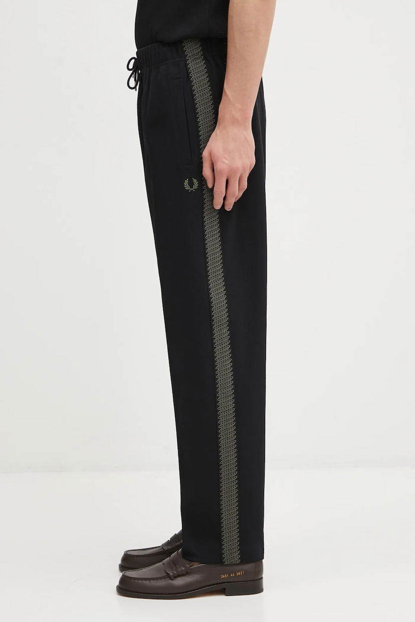 Спортни панталони Fred Perry Track Pants with Side Stripe and Embroidered Laurel Wreath Черно | T1301