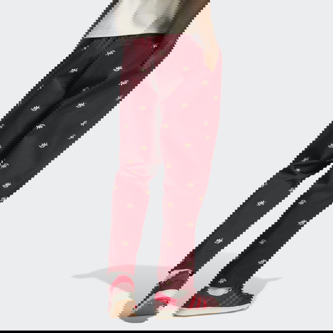 Спортни панталони adidas Originals Graphics Archive Chino Pants Бургунди | IC5768, 1