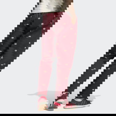 Спортни панталони adidas Originals Graphics Archive Chino Pants Бургунди | IC5768, 1