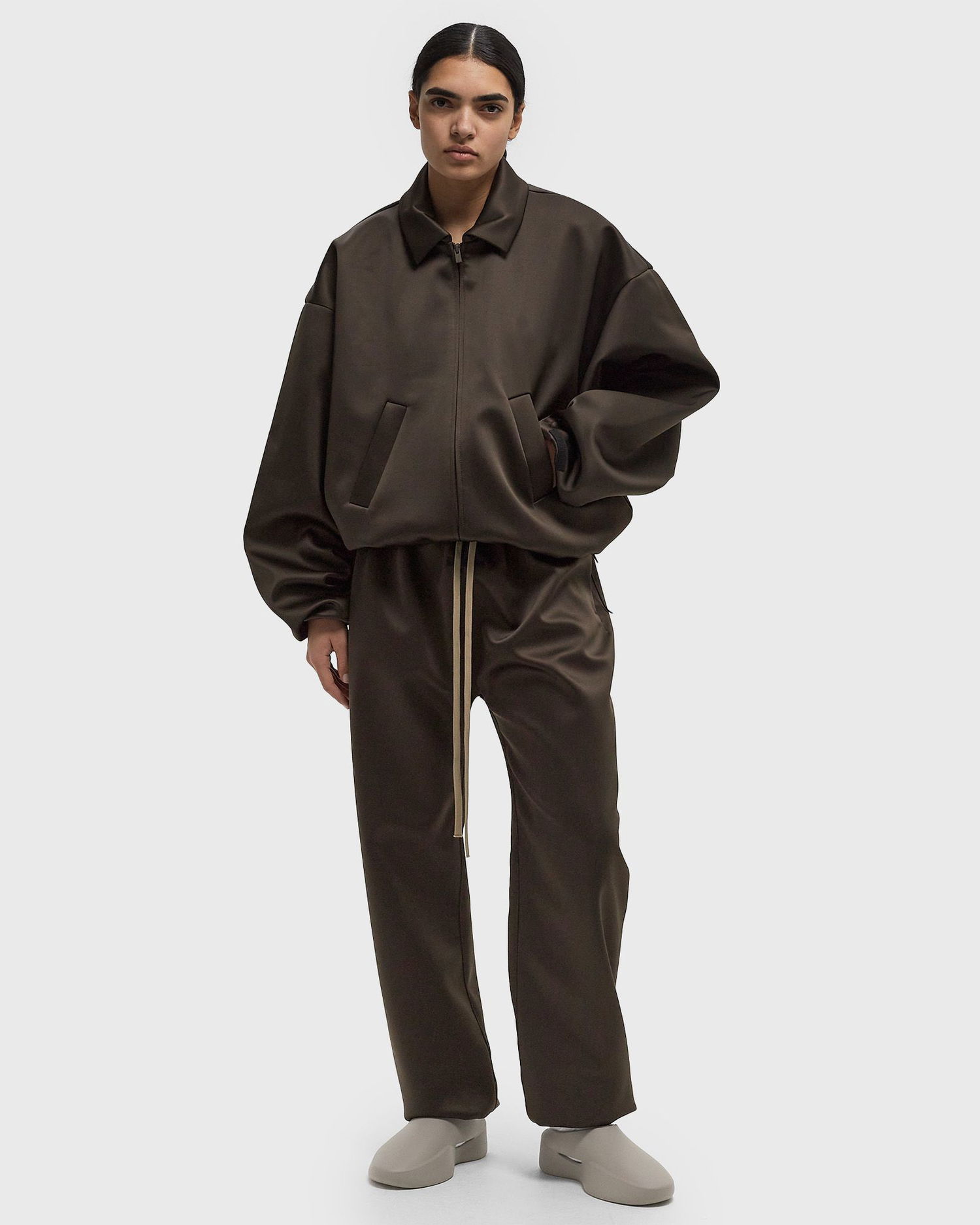 Спортни панталони Fear of God Essentials Satin Nylon Pants Кафяво | 130HO245225FW-020, 1