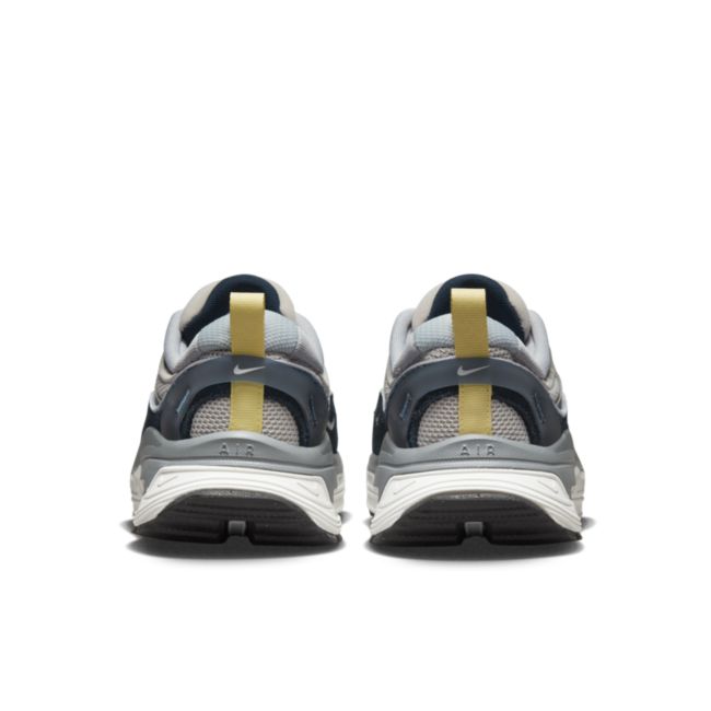 Кецове и обувки Nike Air Max Bliss Сиво | DZ6754-001, 1