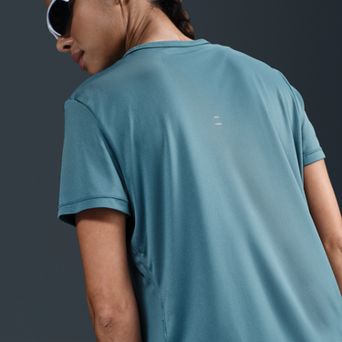 Слънчеви очила Nike Dri-FIT Tempo Short Sleeve Running T-Shirt Тюркоазено | HQ0648-006, 3