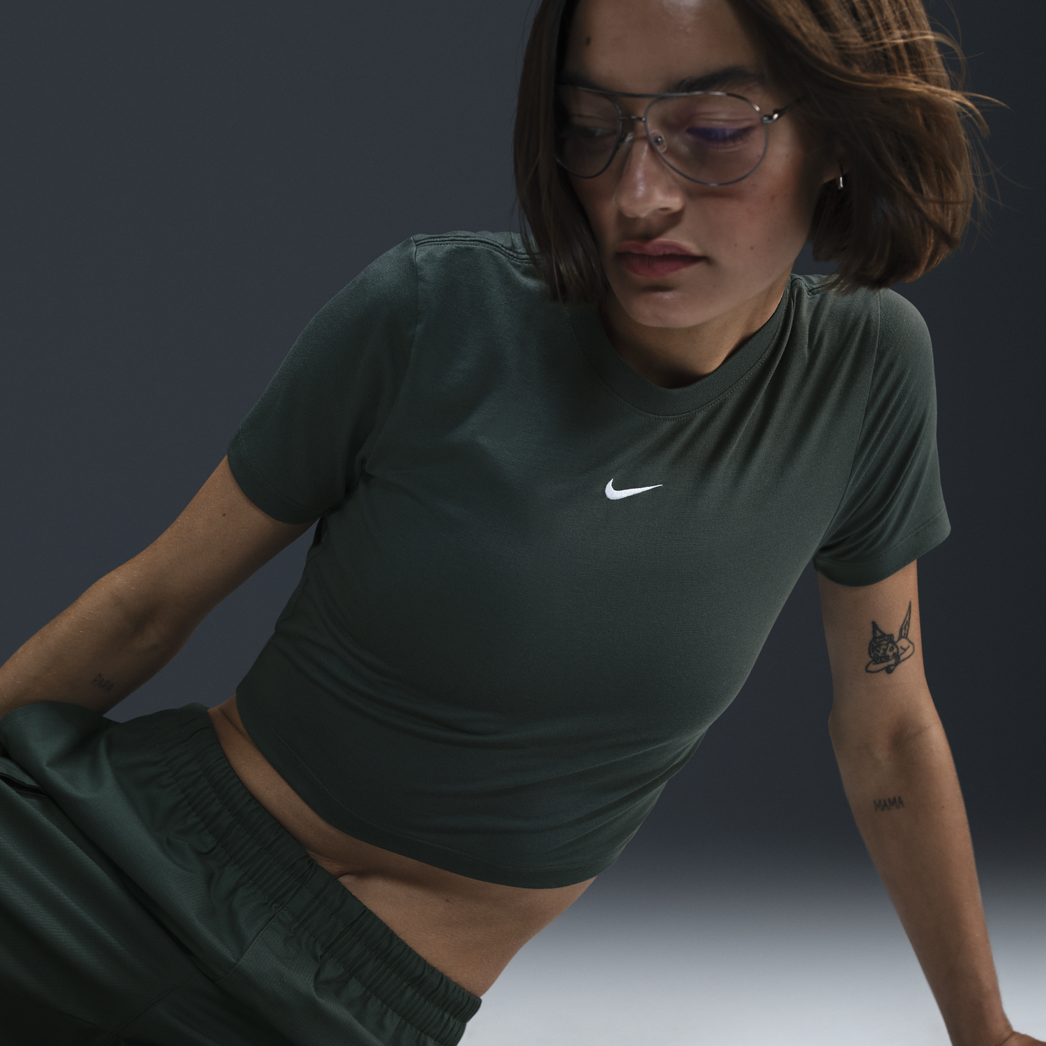Съкратен топ Nike T-Shirt Slim Fit Зелено | FB2873-338, 0