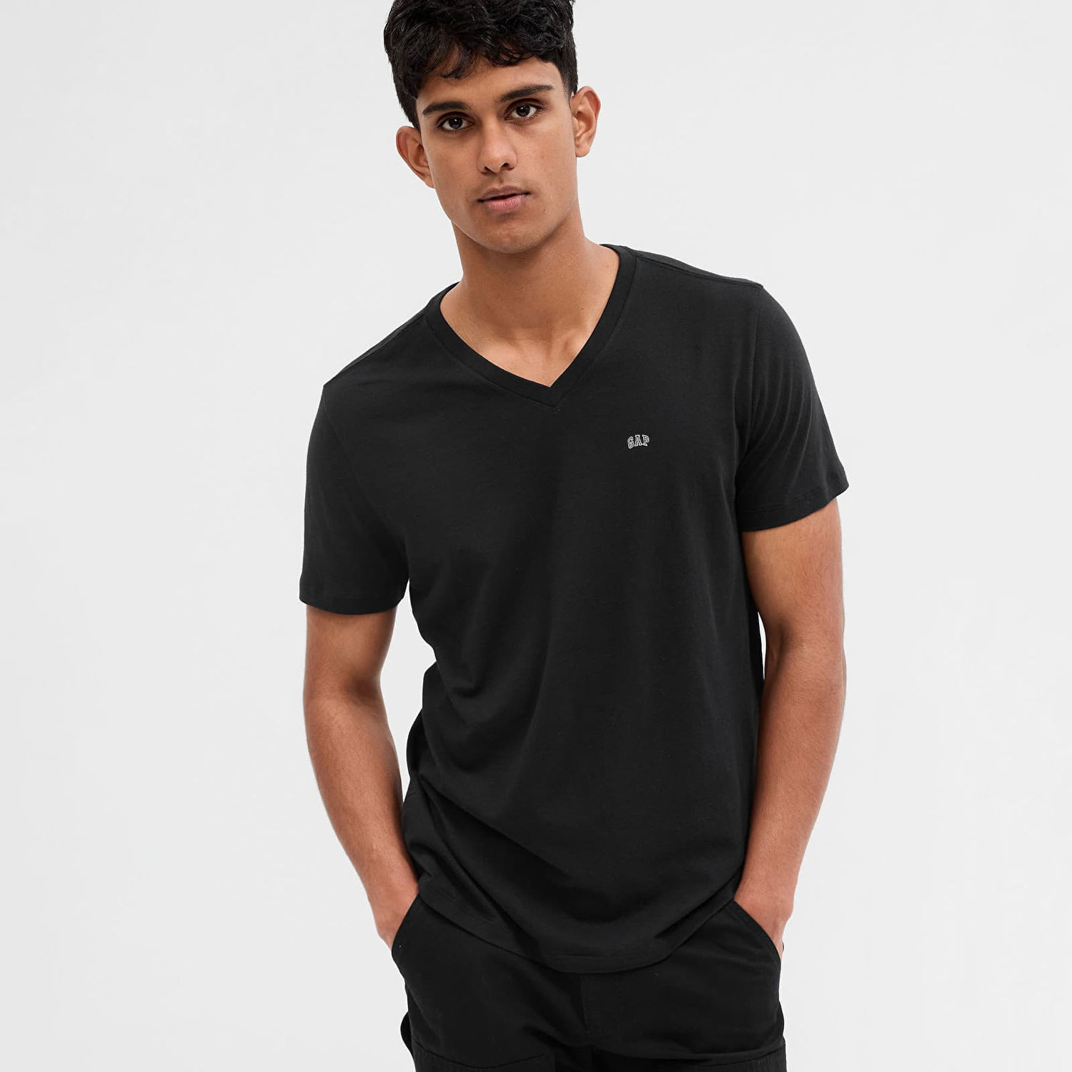 Тениска GAP Micro Logo Vee Neck Tee True Black V2 2 Черно | 753771-02, 0