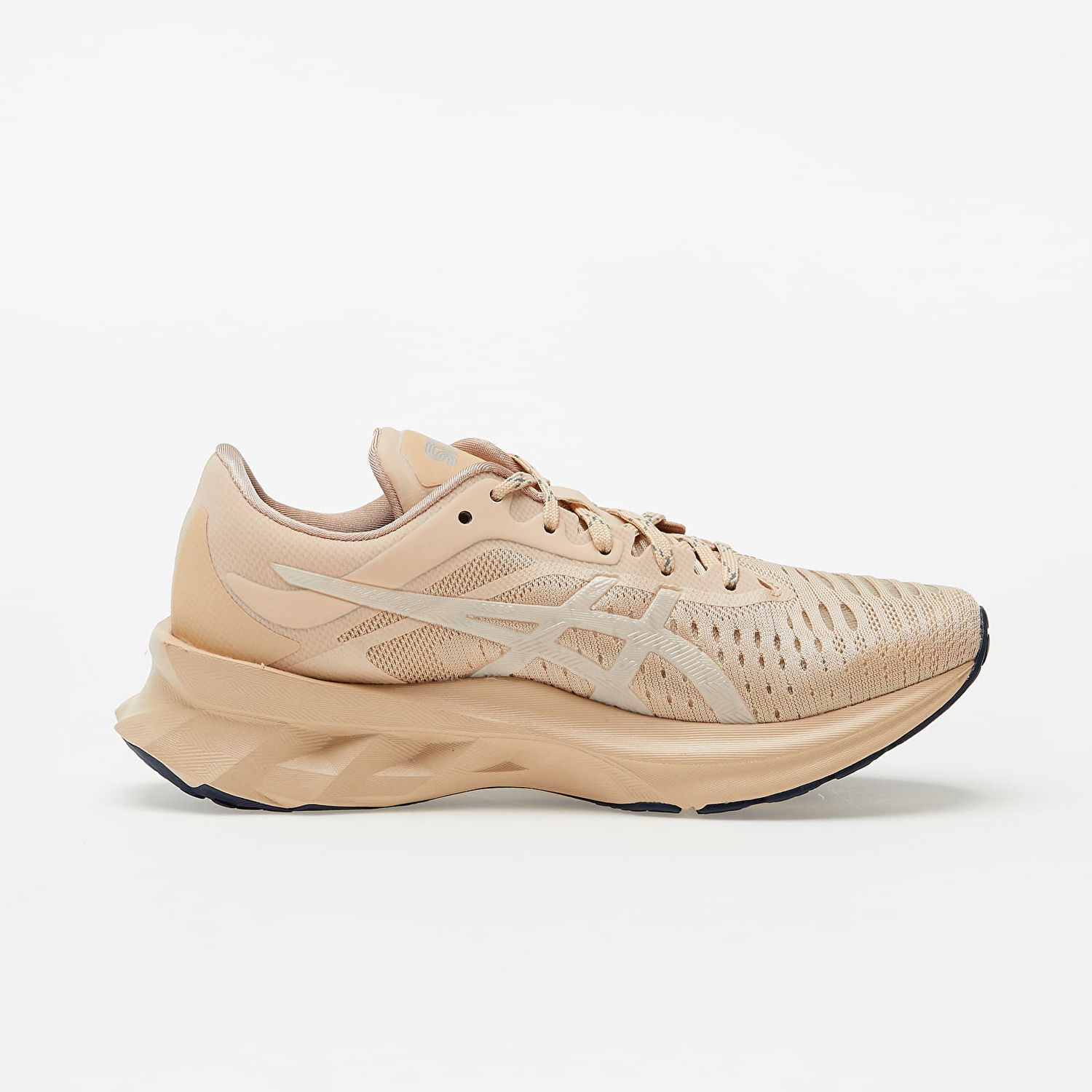 Кецове и обувки Asics Sneakersnstuff Novablast Бежово | 1202A131-700, 1