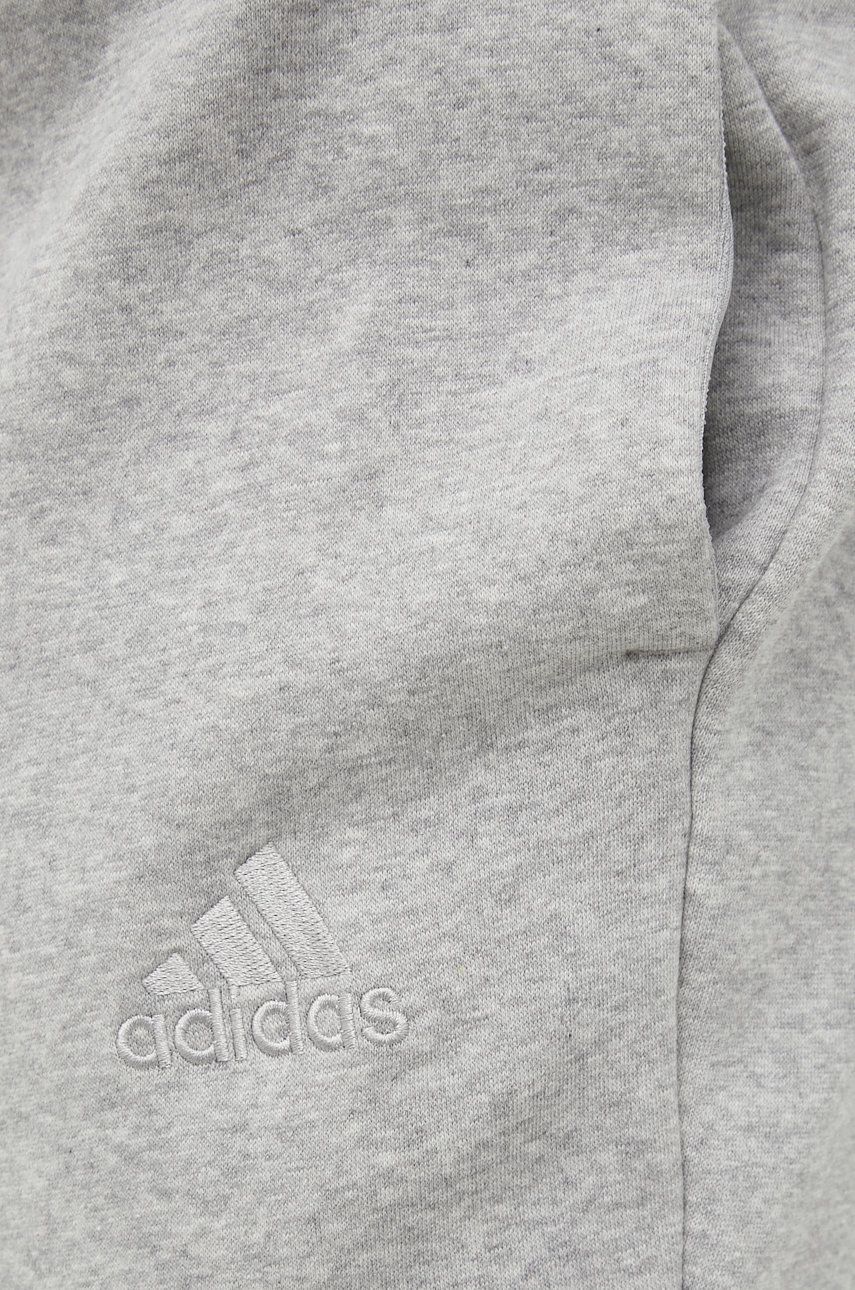 Спортни панталони adidas Originals Essentials Fleece Tapered Cuff Logo Pants Сиво | GK8969, 1