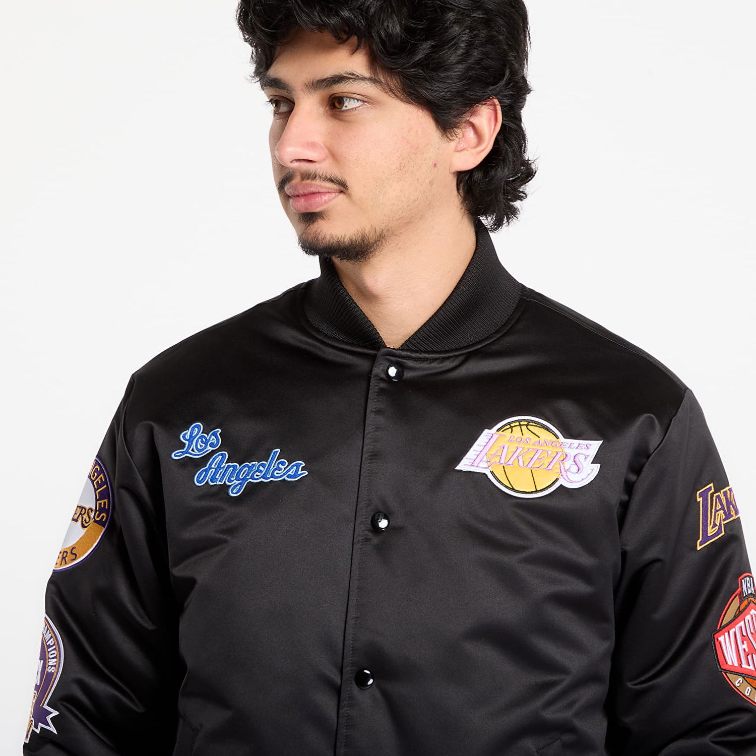 Яке бомбър Mitchell & Ness NBA Blackout Heavyweight Satin Jacket Los Angeles Lakers Черно | JK15027-LALBLCK, 1