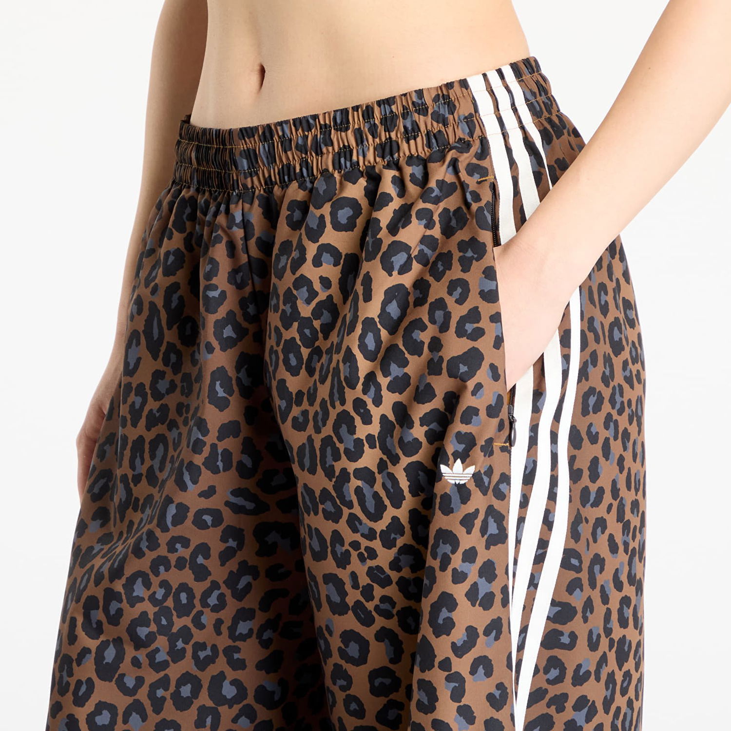 Спортни панталони adidas Originals adidas Firebird Leopard Oversized Track Pants Кафяво | JW7302, 1