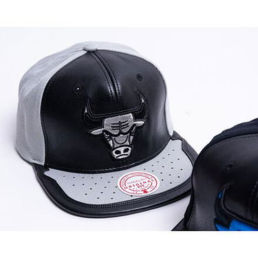 Шапка с козирка Mitchell & Ness Chicago Bulls Day One Snapback Hat Сиво | 6HSSMM19224-CBUBKGY, 2