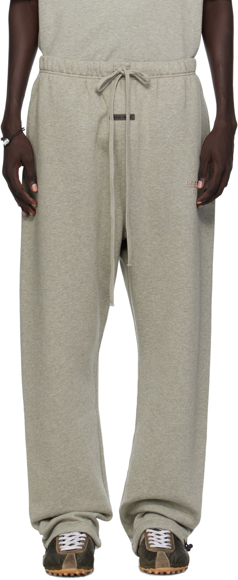 Спортни панталони Fear of God Fear of God ESSENTIALS Relaxed Fleece Sweatpants Сиво | 130SP258225F