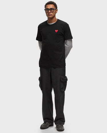 Тениска Comme des Garçons Black Short Sleeve T-Shirt With Red Emblem Черно | AX-T108-051-BLACK, 1