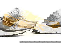 Zoom Vomero 5 Metallic Gold W