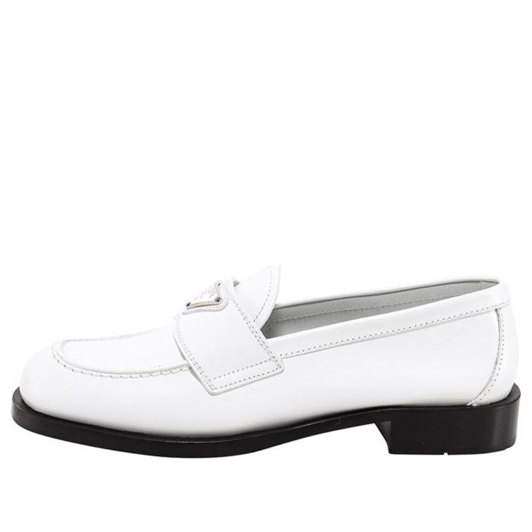 Кецове и обувки Prada Patent Leather Loafers Бяло | 1D238M_055_F_0009