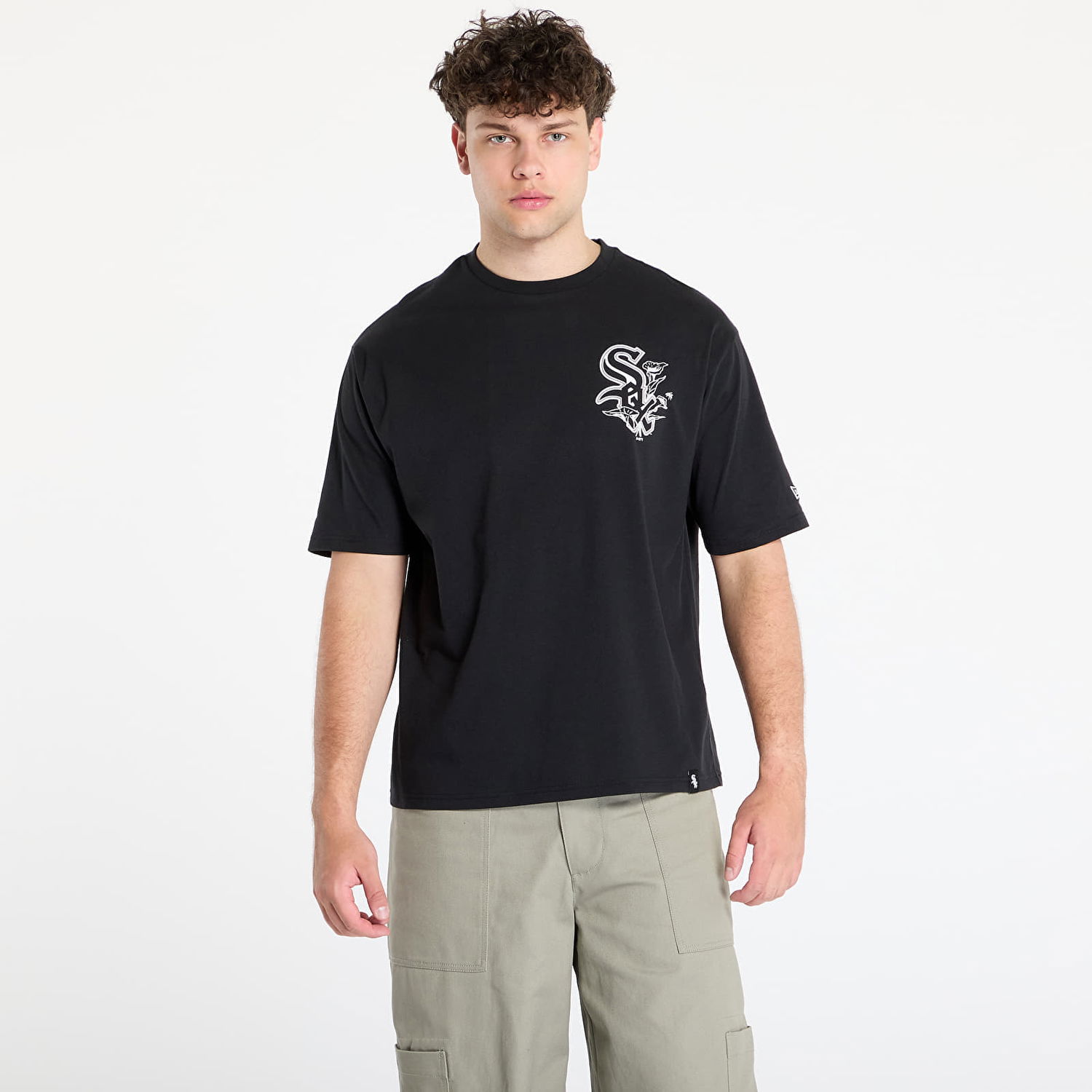 Тениска New Era New Era Chicago White Sox Floral Graphic Oversized Tee Черно | 60667723, 0