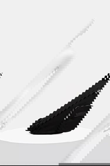 Чанта през рамо Maison Margiela MM6 Maison Margiela Asymmetric Sling Bag Черно | SB5WG0019.P8504.T8013, 5