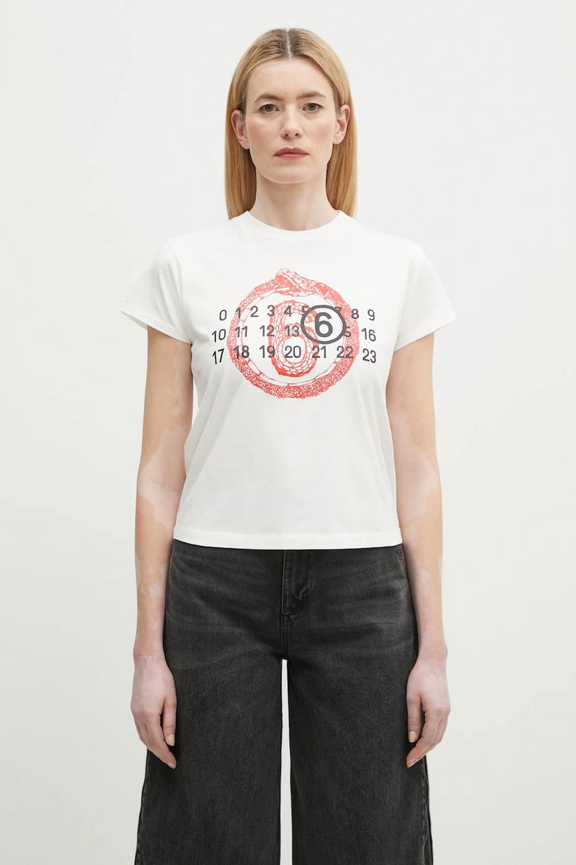 Тениска Maison Margiela Short-Sleeve T-Shirt with Numbered Dial Graphic and Circled 6 Бяло | S62GD0196