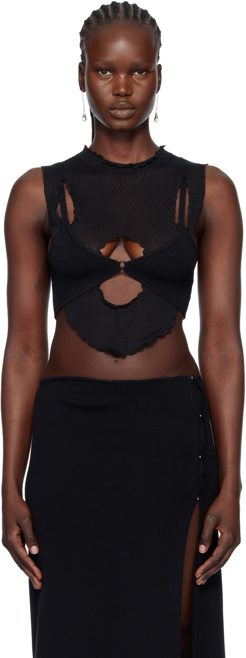 Съкратен топ BEC + BRIDGE Skylar Cropped Sleeveless Distressed Knit Top with Ring Accent Черно | H22-20899