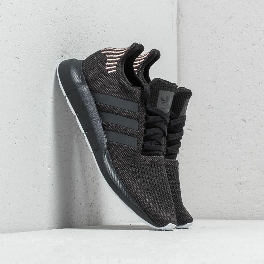 Кецове и обувки adidas Originals Swift Run Черно | B37723, 0