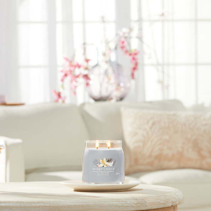 Свещи Yankee Candle Signature Medium Jar Candle Smoked Vanilla & Cashmere Сиво | 40798, 1