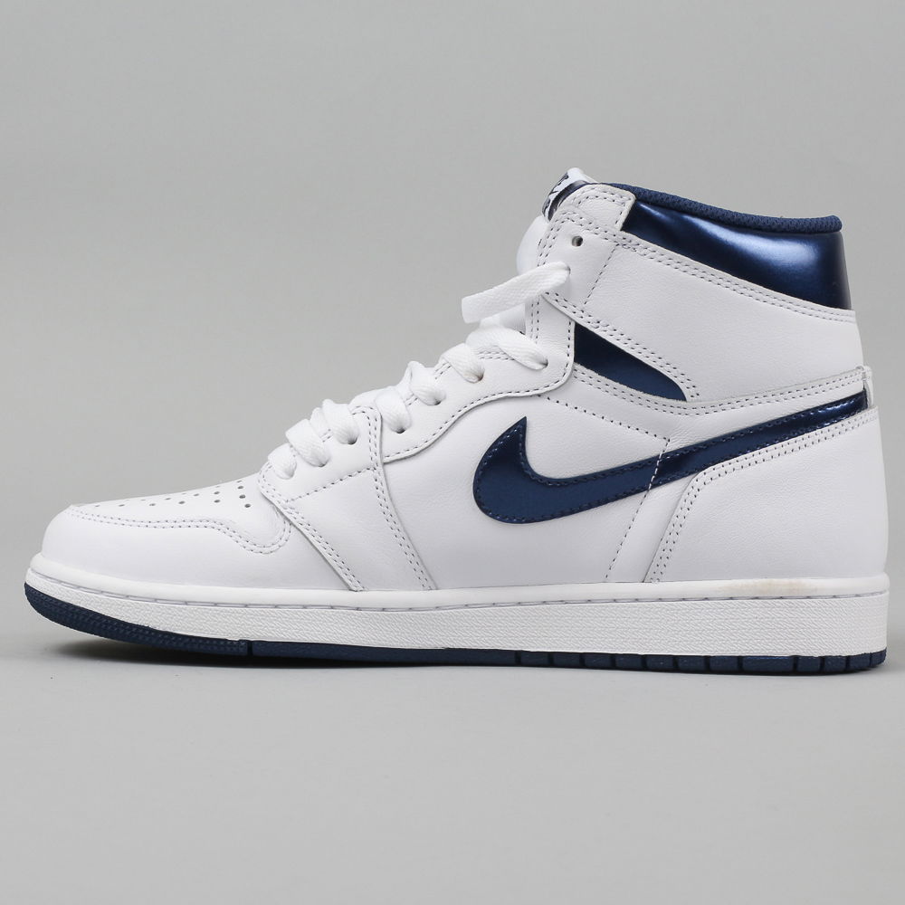 Кецове и обувки Jordan Air Jordan 1 Retro High OG "Metallic Navy" Бяло | 555088-106, 0