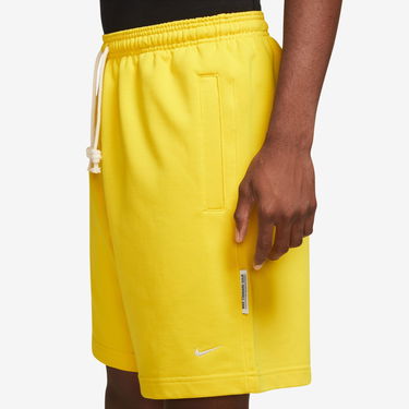 Къси панталони Nike Standard Issue Жълто | DQ5712-735, 2