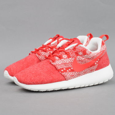 Кецове и обувки Nike WMNS Roshe One Winter Червено | 685286-661, 0