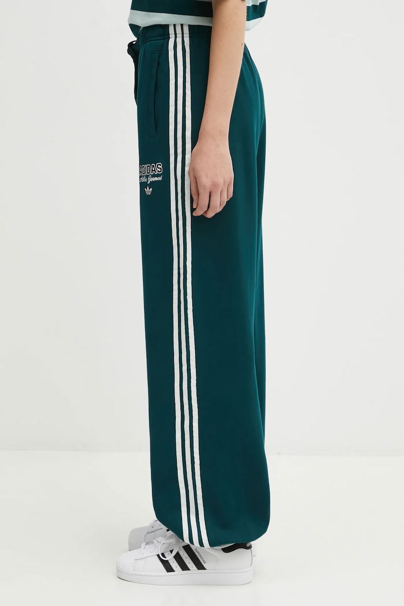 Спортни панталони adidas Originals Originals Gfx Sweatpants Зелено | KF2314
