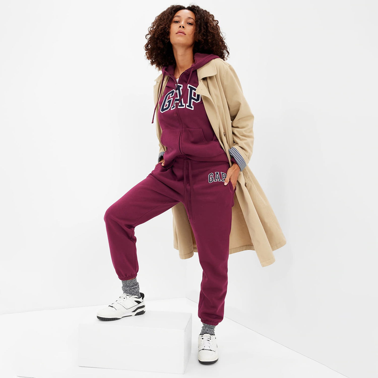 Спортни панталони GAP Logo Jogger Sweatpants Ruby Wine Бургунди | 463492-03, 0