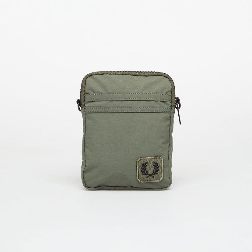 Чанта през рамо Fred Perry Nylon Badge Small Side Bag Зелено | L1194 X21