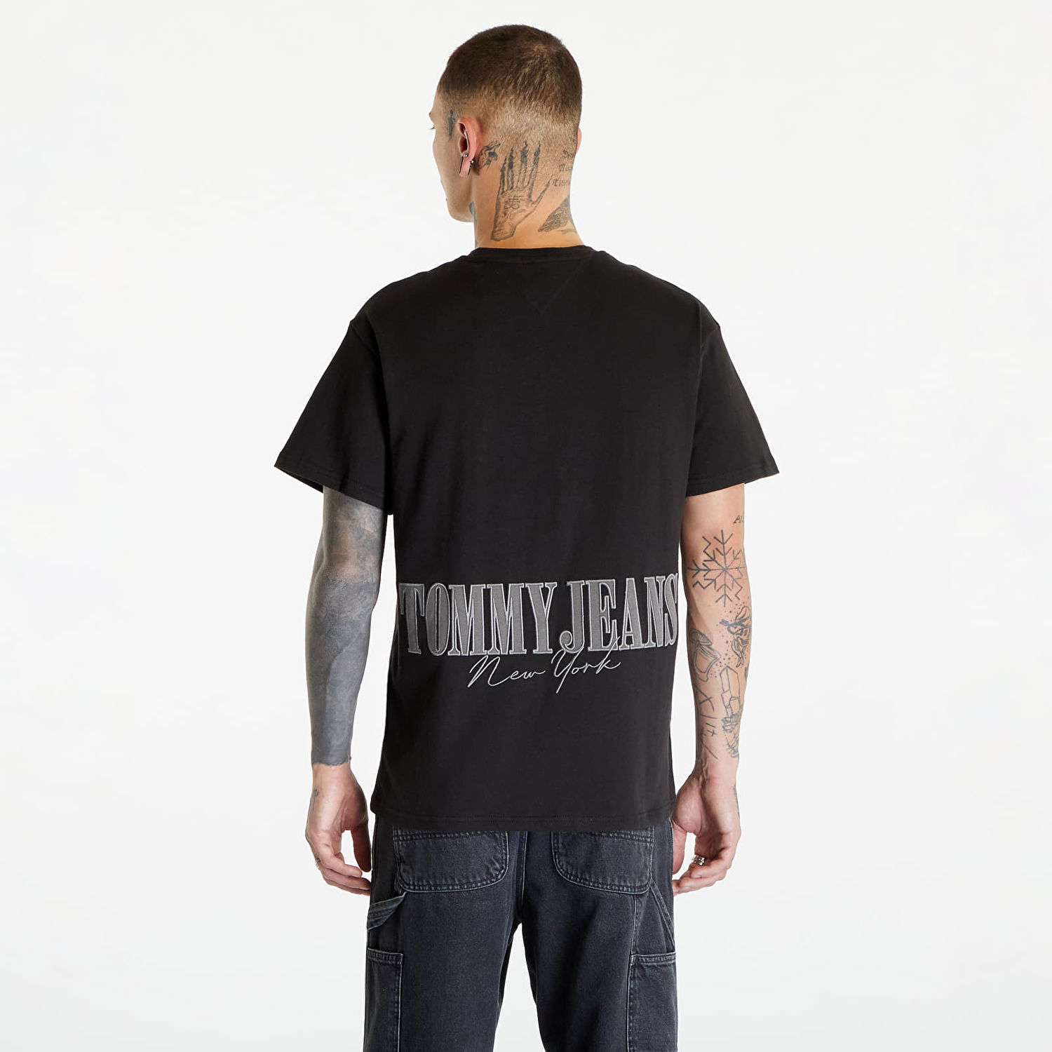 Тениска Tommy Hilfiger Tommy Jeans Relaxed Badge Short Sleeve Tee Black Черно | DM0DM17743 BDS, 1