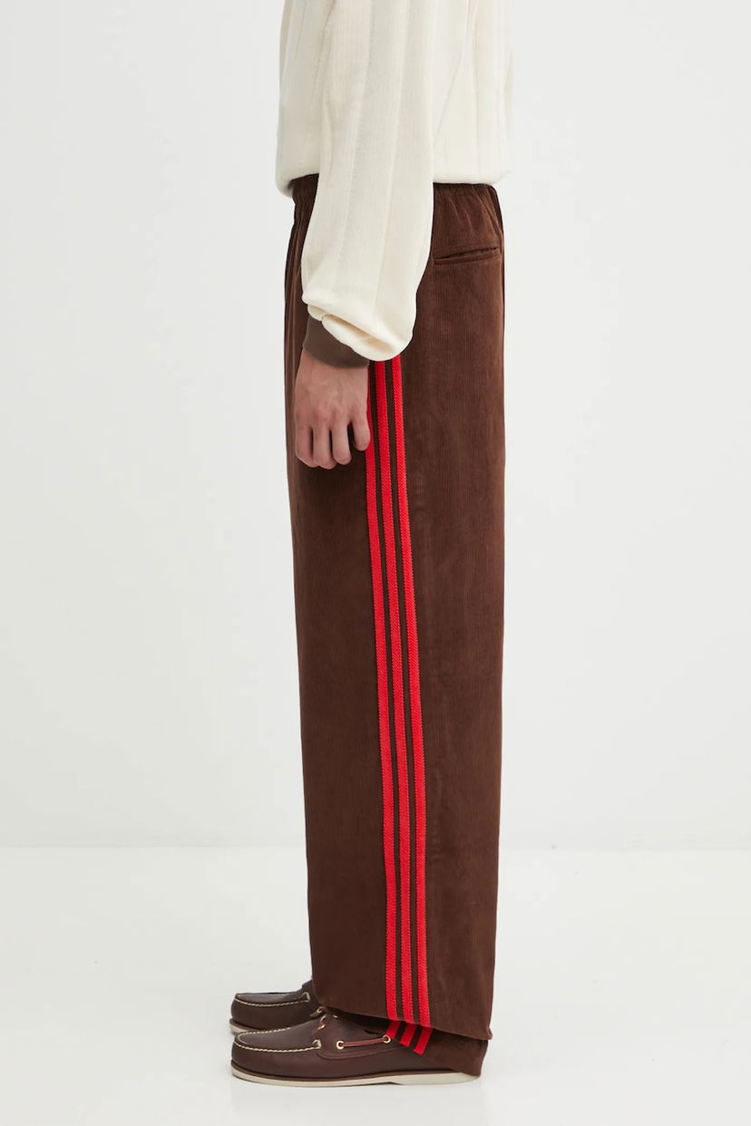 Спортни панталони adidas Originals Originals Cord Wide-Leg Pants with Red Side Stripes Кафяво | JX3108