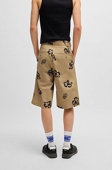 Къси панталони BOSS Baggy-Fit Hibiscus-Print Stretch-Cotton Twill Shorts Бежово | 50542159, 1