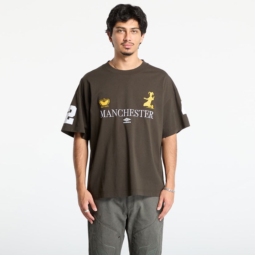 Тениска Umbro Cult Unity Manchester Graphic Oversized T-Shirt with Number 2 Sleeve Кафяво | UBMW0397JY121 GRN0010