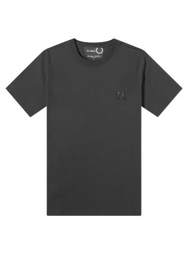 Тениска Fred Perry Raf Simons x Enamel Pin T-Shirt Черно | SM6504-102