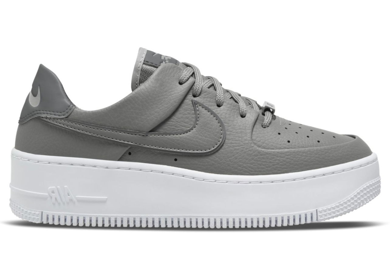 Кецове и обувки Nike Air Force 1 Sage Low Light Smoke Grey W Сиво | CJ1642-001, 0