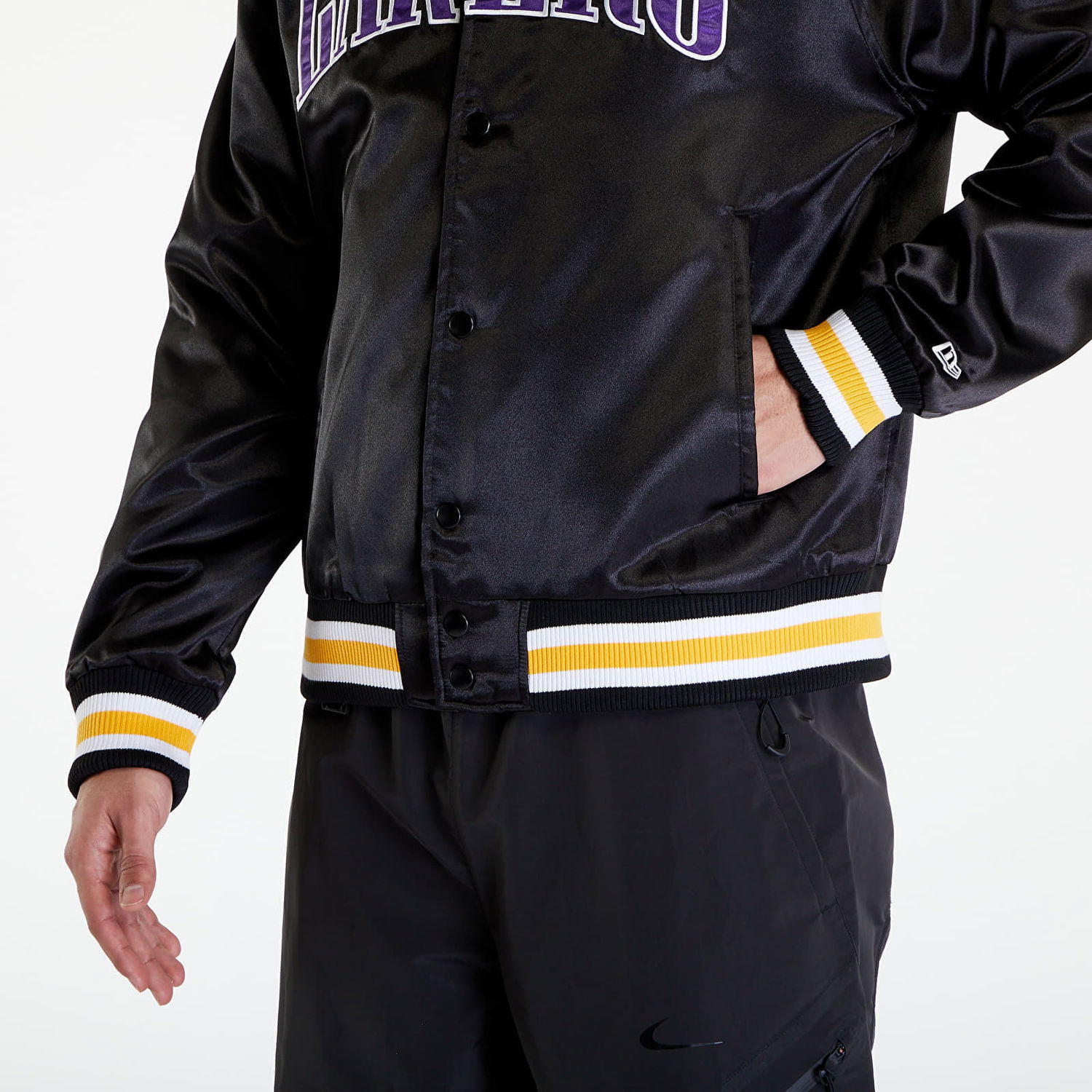 Яке бомбър New Era LA Lakers NBA Applique Satin Bomber Jacket UNISEX Black/ True Purple Черно | 60435452, 1