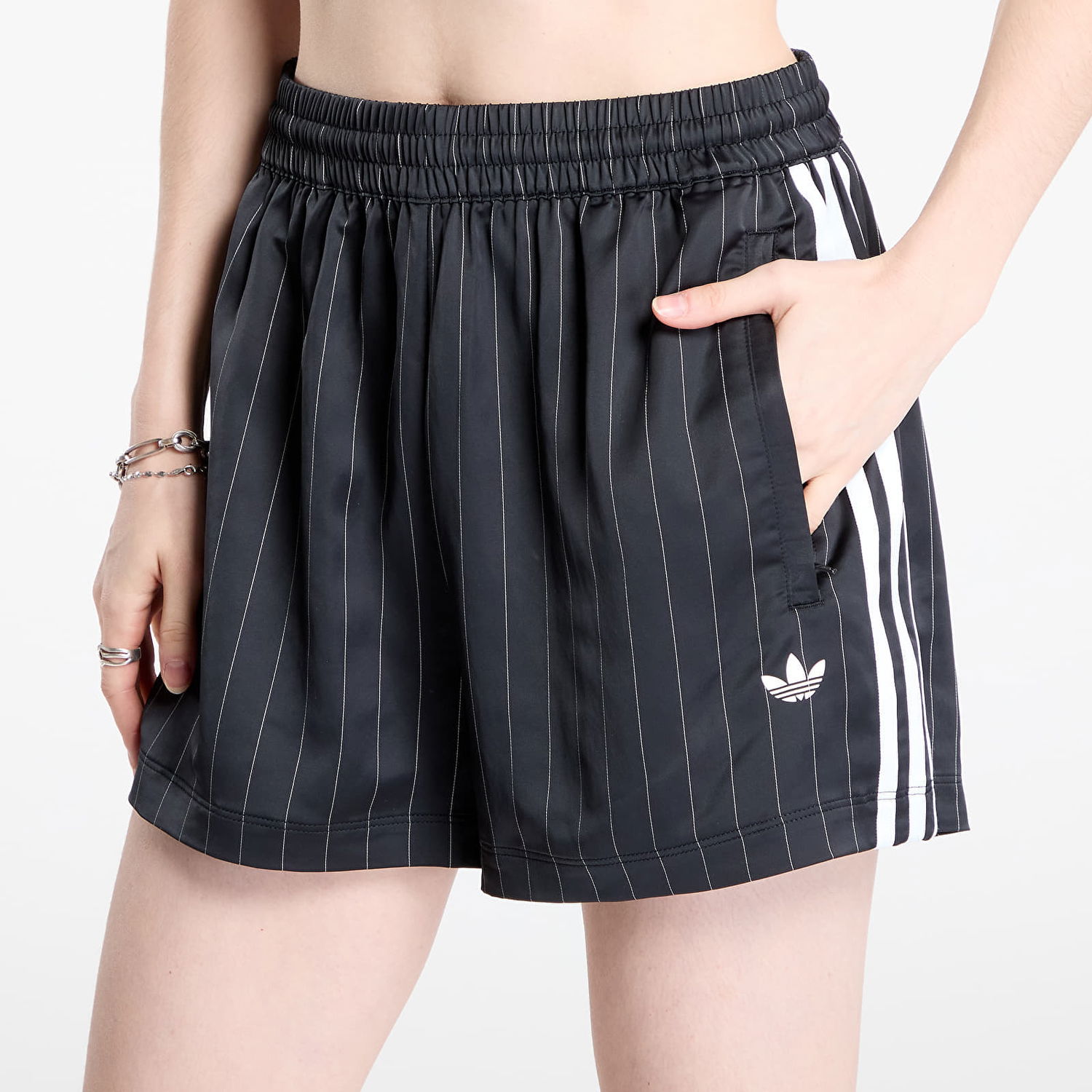 Къси панталони adidas Originals adidas Originals Satin Shorts with Stripes Черно | KD2283, 1