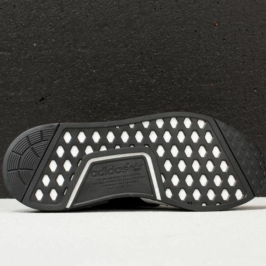 Кецове и обувки adidas Originals Neighborhood x NMD R1 Primeknit PK Черно | DA8835, 1