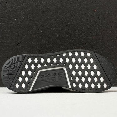 Кецове и обувки adidas Originals Neighborhood x NMD R1 Primeknit PK Черно | DA8835, 1
