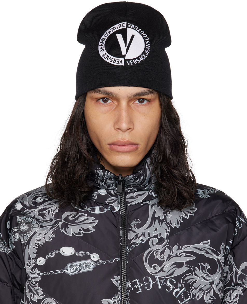 Шапка Versace Jeans Couture Embroidered Beanie Черно | E75YAZK45_EZG122, 0