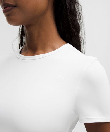 Съкратен топ lululemon Cropped T-Shirt Slim Fit with Built-in Bra Medium Support B/C Cups L Бяло | prod11871026, 4