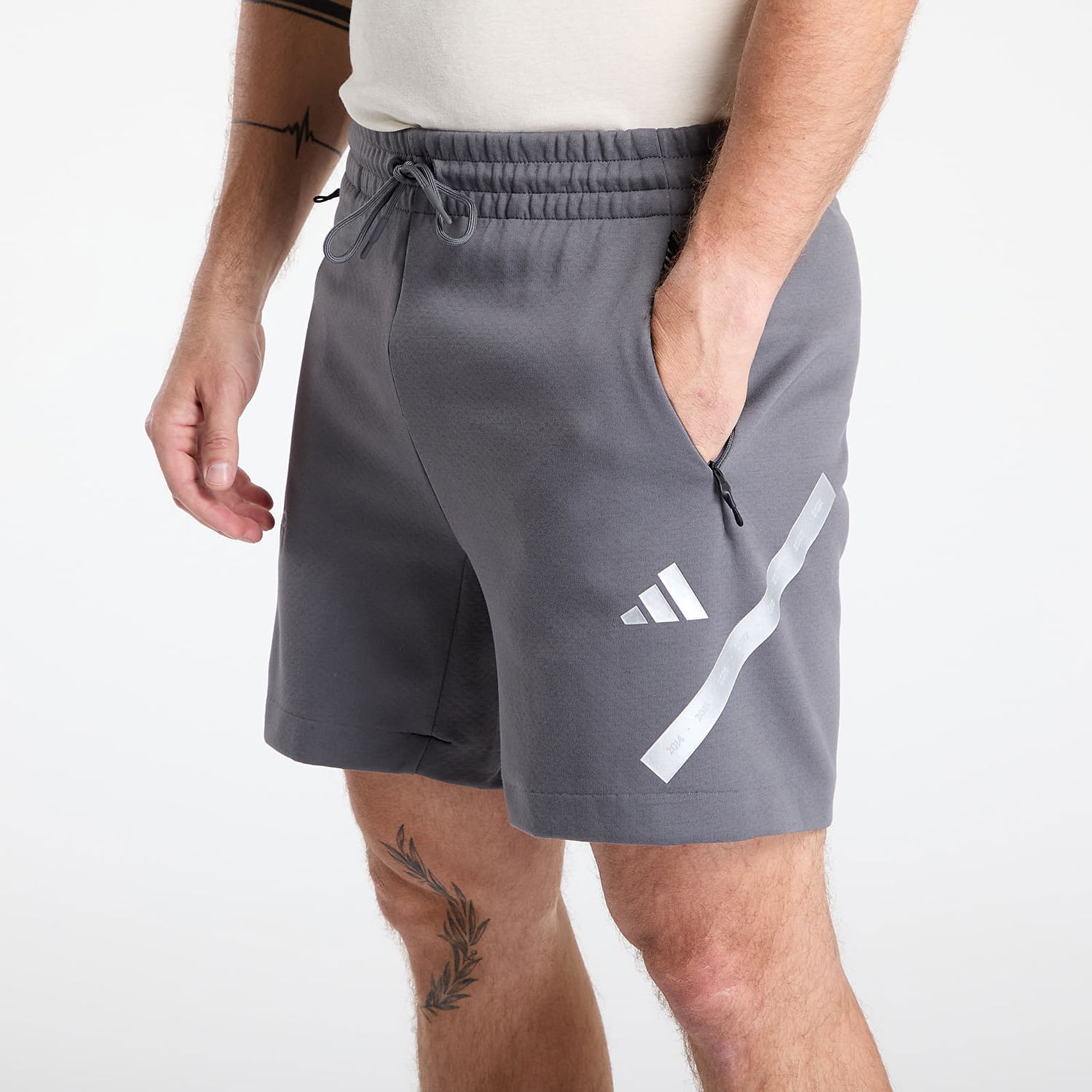 Къси панталони adidas Performance Mercedes Silver Shorts Сиво | JW3479, 1
