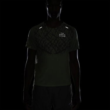 Тениска Nike Dri-FIT ADV Run Division TechKnit Short-Sleeve Running Top Зелено | DQ4778-011, 1