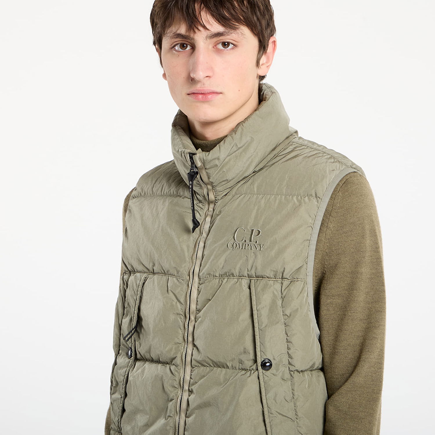 Жилетка C.P. Company High-collar Puffer Vest Зелено | 19CMVE149A005904G-356, 1