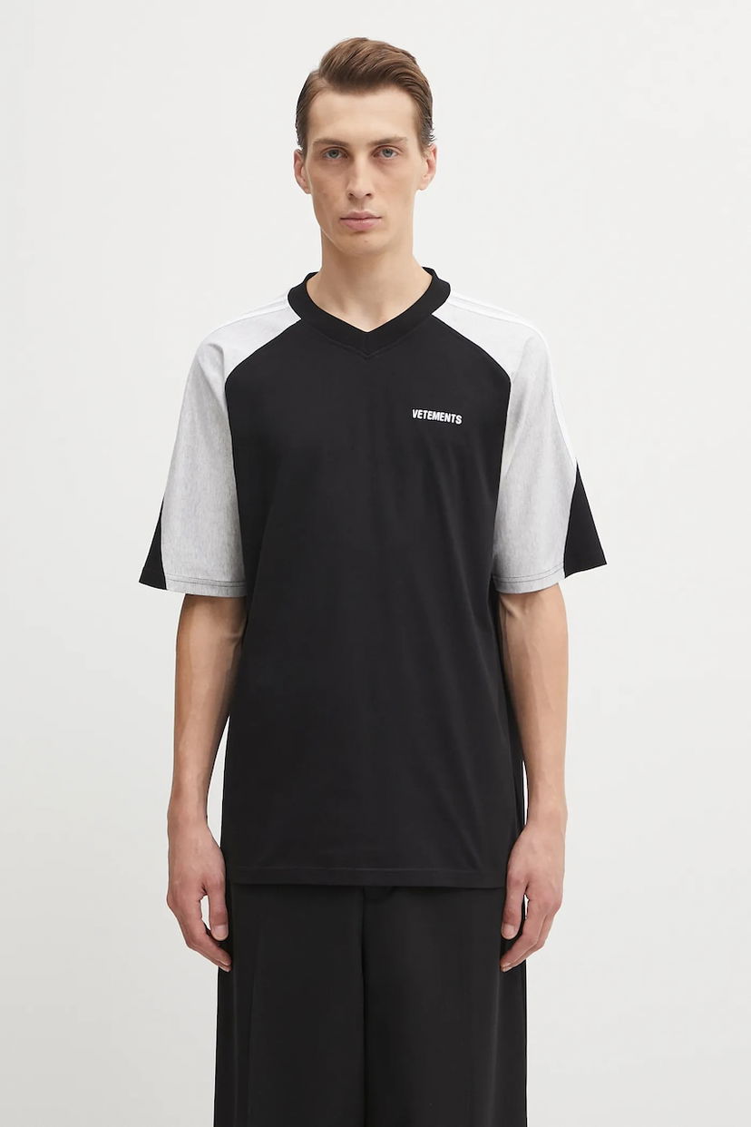 Тениска VETEMENTS VETEMENTS Cut-Up V-Neck T-Shirt Черно | UH76TR265BG