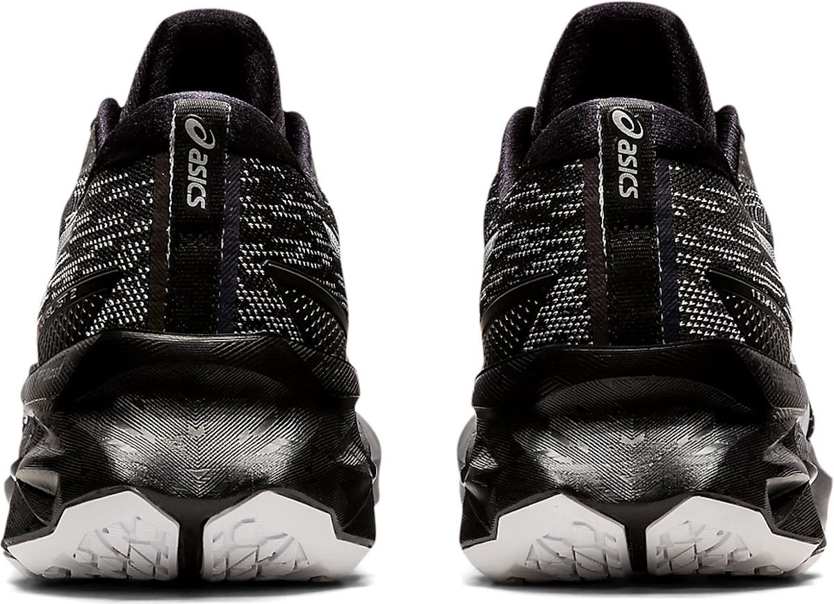 Кецове и обувки Asics Novablast 2 Черно | 1011b192-001, 1