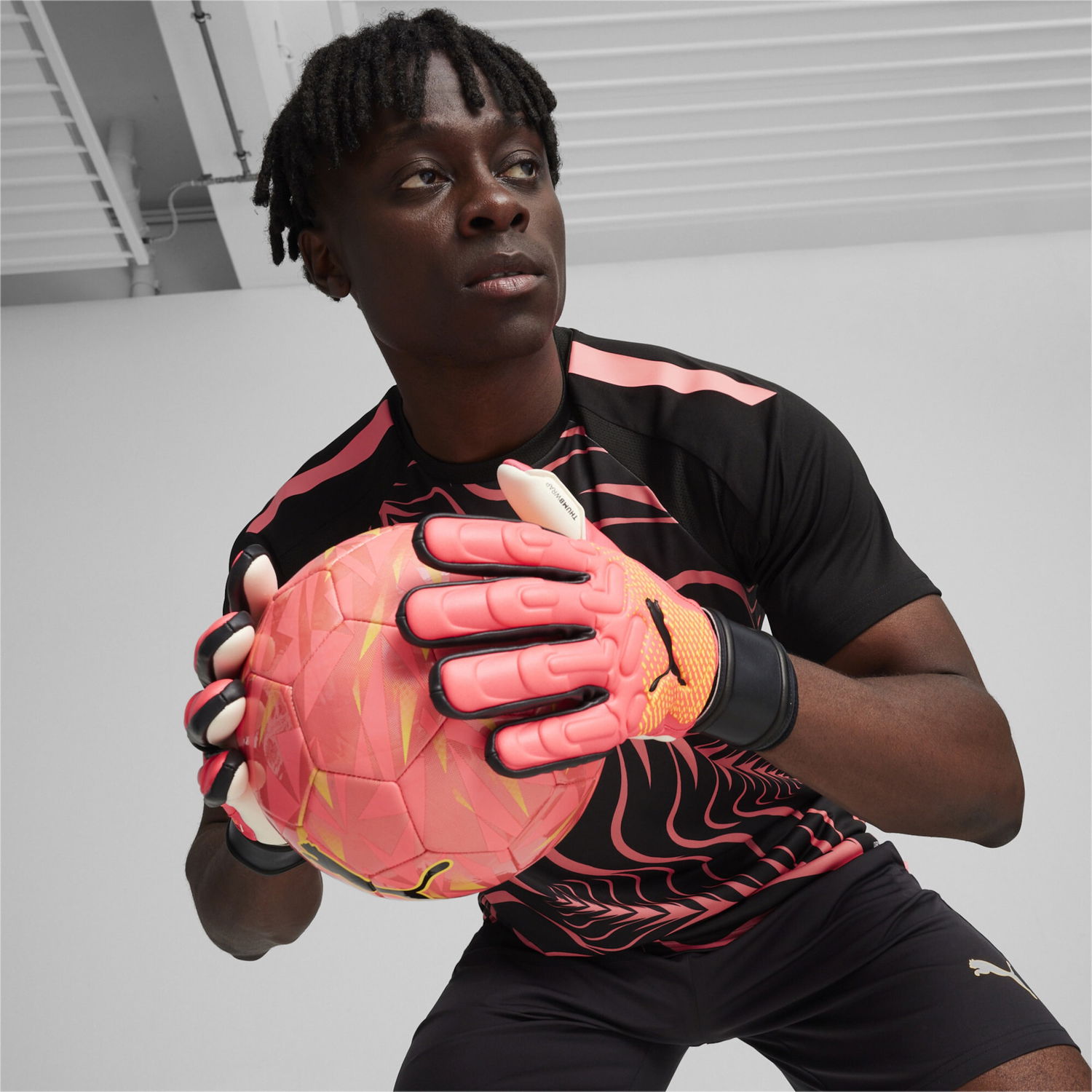 Ръкавици Puma Goalkeeper Gloves FUTURE Match NC with 3MM Supersoft Latex and Thumbwrap Розово | 041926-02, 1