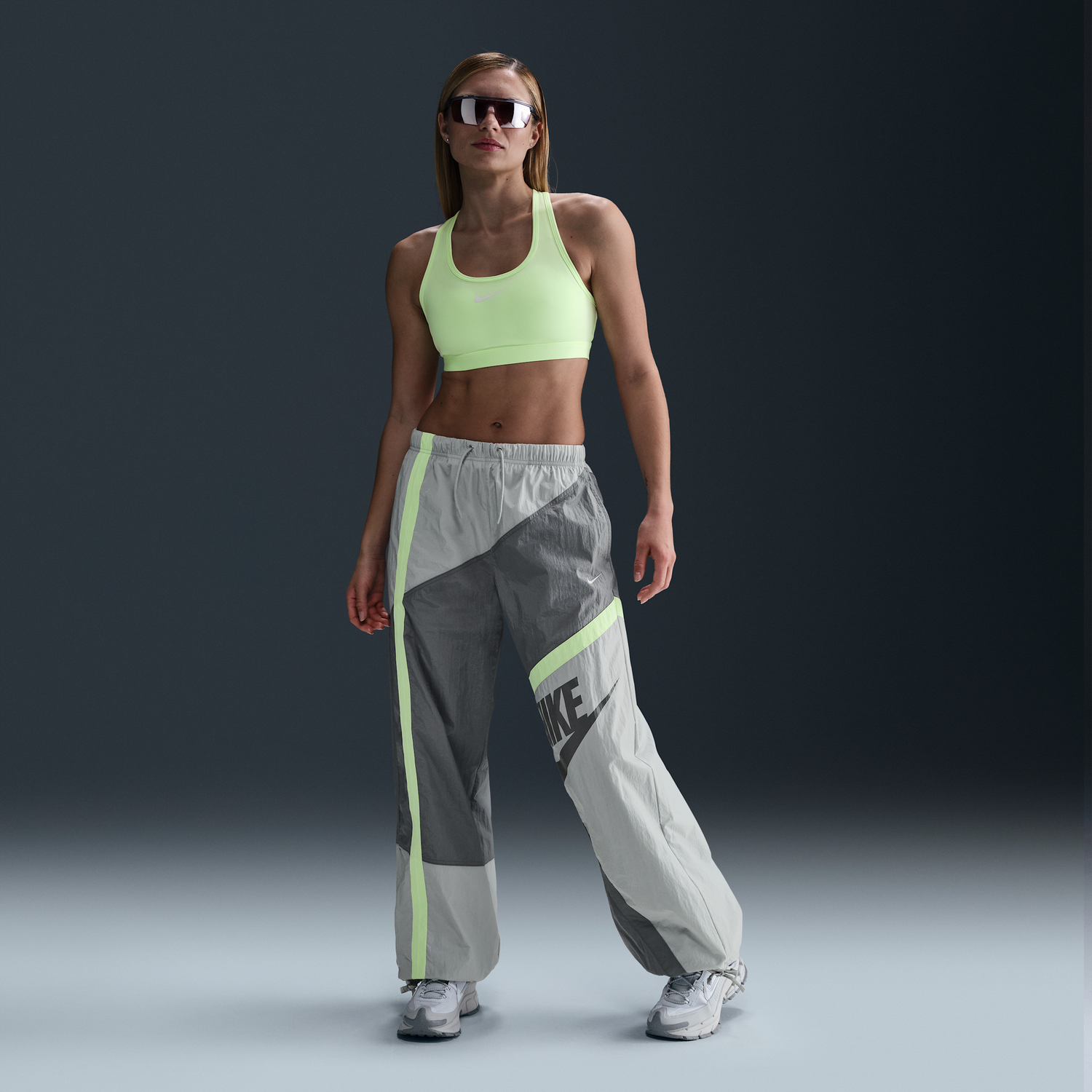 Спортни панталони Nike Nike Sportswear Mid-Rise Loose Woven Pants Сиво | HJ4178-084, 1